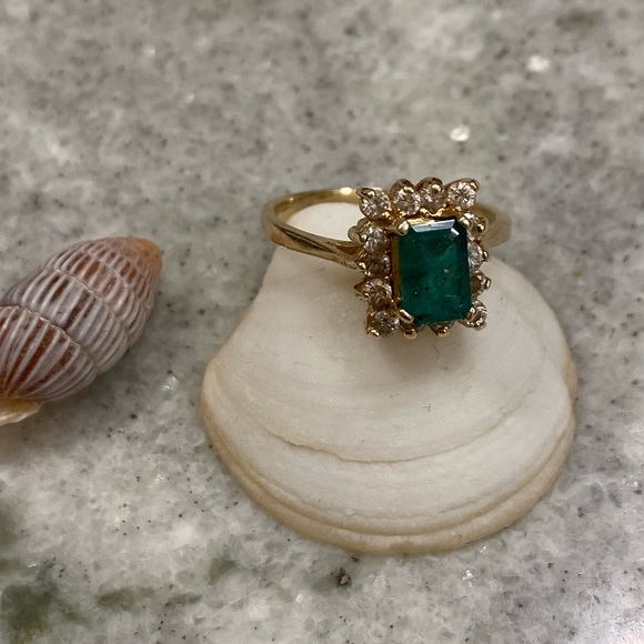 Jewelry - 👉STEAL!👈 Genuine 14k Gold, Diamond & Lab Created Emerald Ring